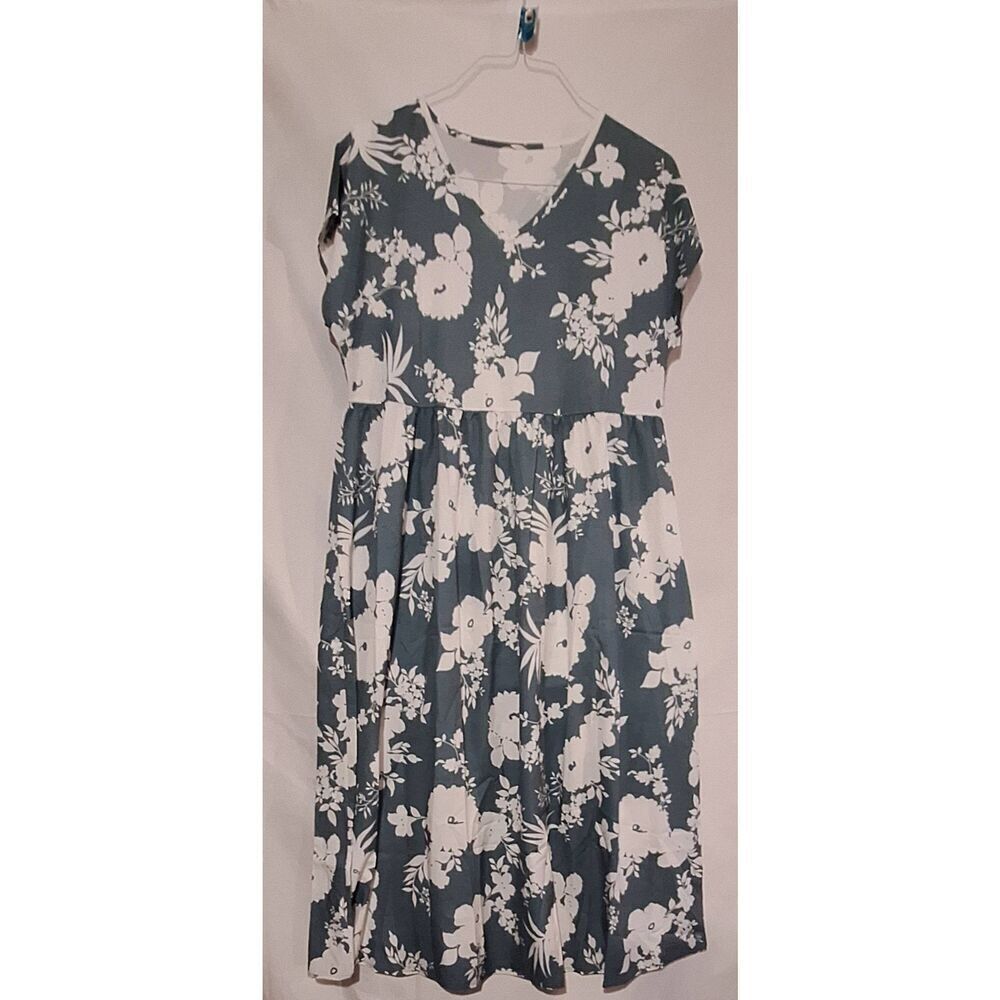 Womens V-Neck Short Sleeve Green Floral‎ Dress Size Medium NEW